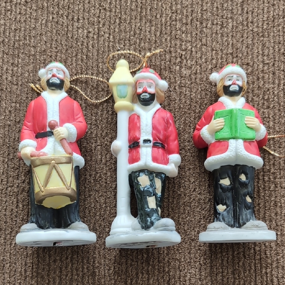Red and Black Holiday Decor Accents